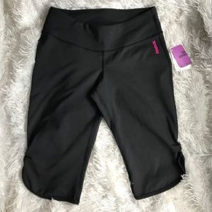 NWT Reebok Yoga Stretch Capri